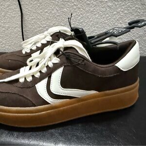Madden NYC _Platform Suede Sneakers NWT sz 8